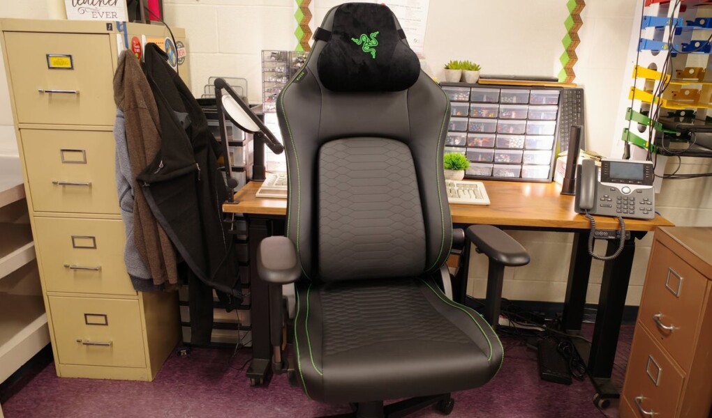 Razer Iskur V2