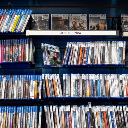GameStop και δισκάκια